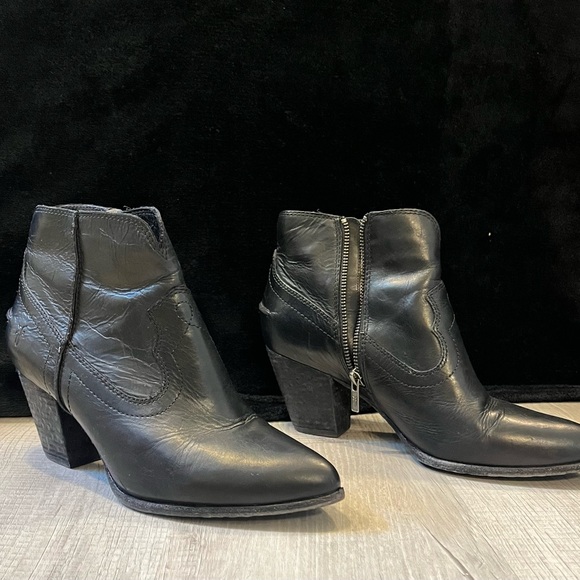 Womens FRYE Renee Seam Short Woman Size 9.5